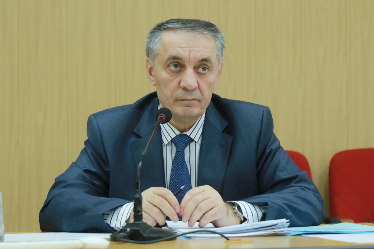 Заместитель Председателя Правительства РД Абдурахман Махмудов провел расширенное совещание по вопросу оказания социальной поддержки гражданам, пострадавшим от паводка